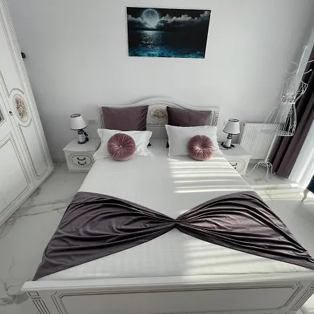 Deep Blue Mamaia Nord Apartament *